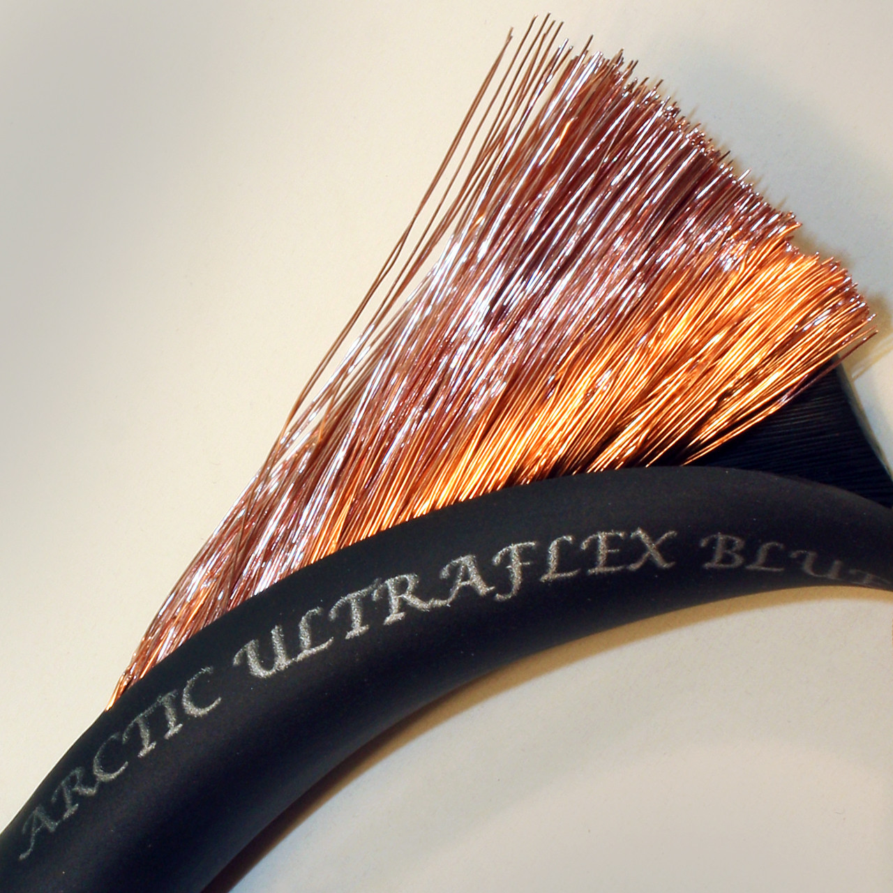 Arctic Ultraflex Blue® 1/0 gauge wire is is constructed with 1064/30 Class K fine stranding for ultra flexibility and superior conductivity