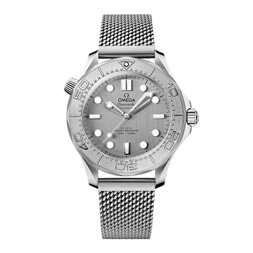 OMEGA Seamaster Diver 300M 42 mm, silver dial luxury dive watch with stainless steel bracelet and unidirectional rotating bezel.