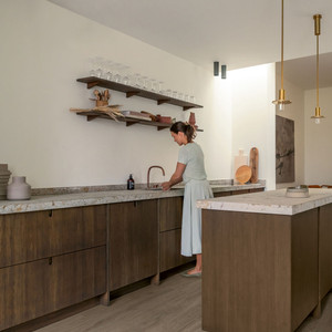 Quick‑Step Majestic Woodland Oak Brown 9.5mm Laminate Flooring (MJ3548) - Premium Quick-Step collection featuring oak luxury vinyl tile flooring with waterproof technology and easy click-fit installation