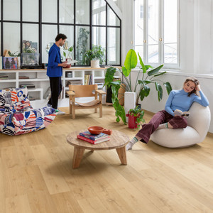 Quick-Step Alpha Bloom – Elegant Oak Natural (AVMPU40316) - Premium Alpha Bloom collection featuring oak luxury vinyl tile flooring with waterproof technology and easy click-fit installation