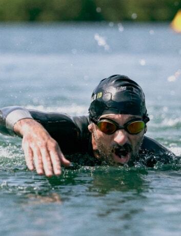 Athlete drinking from SiS bottle