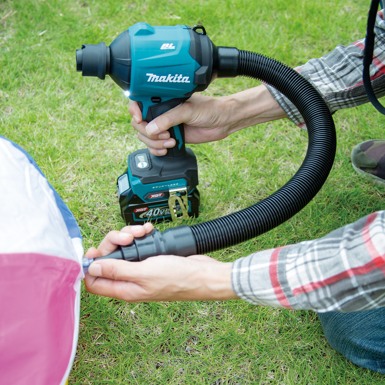 Makita AS001GZ 40V MAX XGT Cordless Brushless 4-Speed Air Duster (Tool Only) showing in use to inflate floatation devices