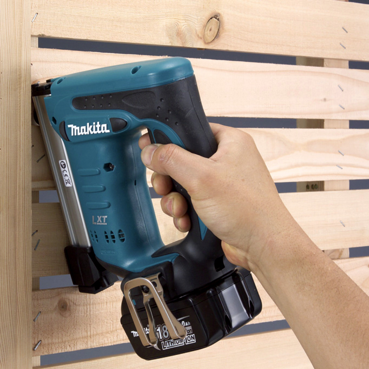 Makita DST221Z 18V LXT Cordless Stapler (Tool Only) showing in use stapling lumber together Makita DST221Z 18V LXT Cordless Stapler (Tool Only) showing in use stapling lumber together