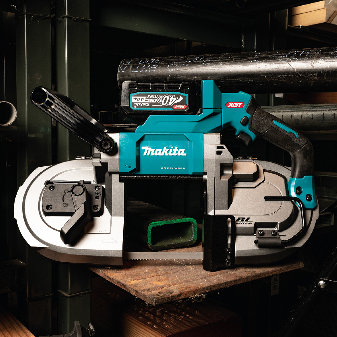 Makita PB002GZ 40V Max XGT Cordless Brushless Band Saw (Tool Only) showing bandsaw resting on work bench after finishing a cut in u-channel Makita PB002GZ 40V Max XGT Cordless Brushless Band Saw (Tool Only) showing bandsaw resting on work bench after finishing a cut in u-channel