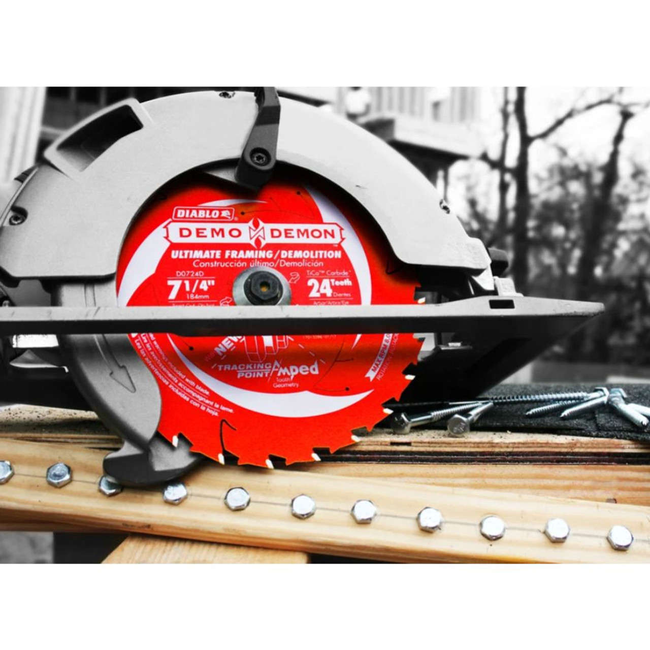 Diablo D0724DA Demo Demon 7-1/4 inch x 24T Wood Cutting Framing/Demolition Saw Blade Diablo D0724DA Demo Demon 7-1/4 inch x 24T Wood Cutting Framing/Demolition Saw Blade