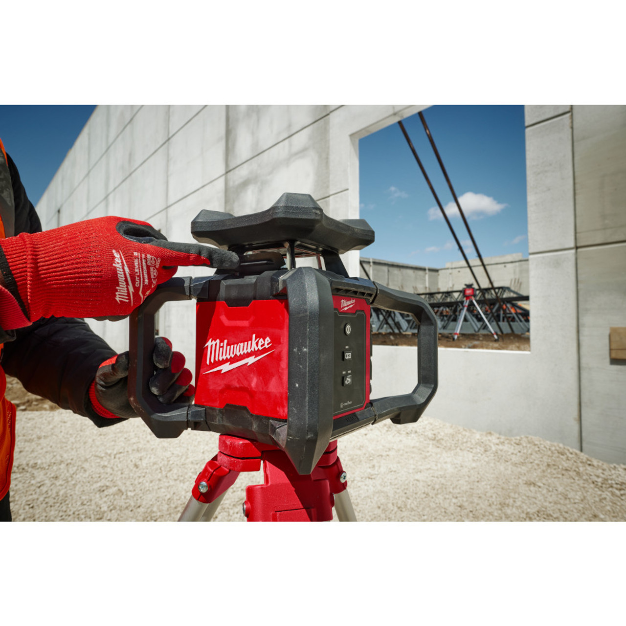 Milwaukee 3701-21 M18 Cordless 2000' Red Exterior Rotary Laser Level Kit with Receiver (Tool Only) Milwaukee 3701-21 M18 Cordless 2000' Red Exterior Rotary Laser Level Kit with Receiver (Tool Only)