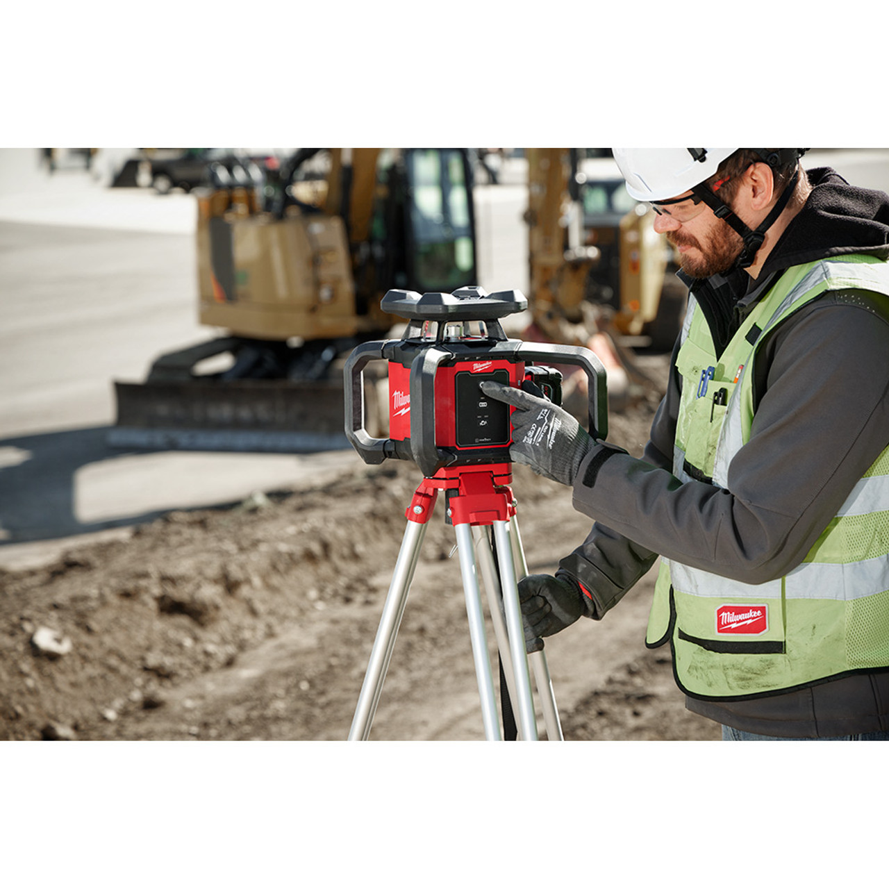 Milwaukee 3701-21 M18 Cordless 2000' Red Exterior Rotary Laser Level Kit with Receiver (Tool Only) Milwaukee 3701-21 M18 Cordless 2000' Red Exterior Rotary Laser Level Kit with Receiver (Tool Only)