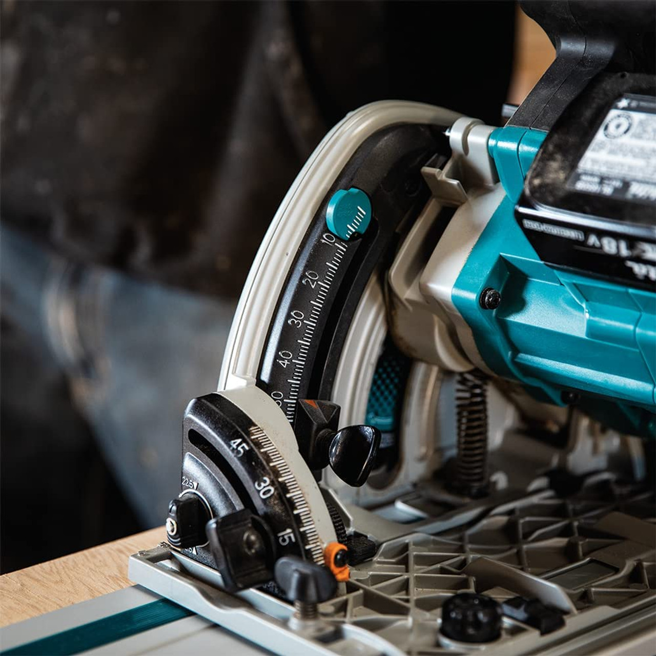 Makita DSP600ZJ 36V (18Vx2) LXT Cordless 6-1/2 inch Plunge Cut Circular Saw with Brushless Motor (Tool Only)