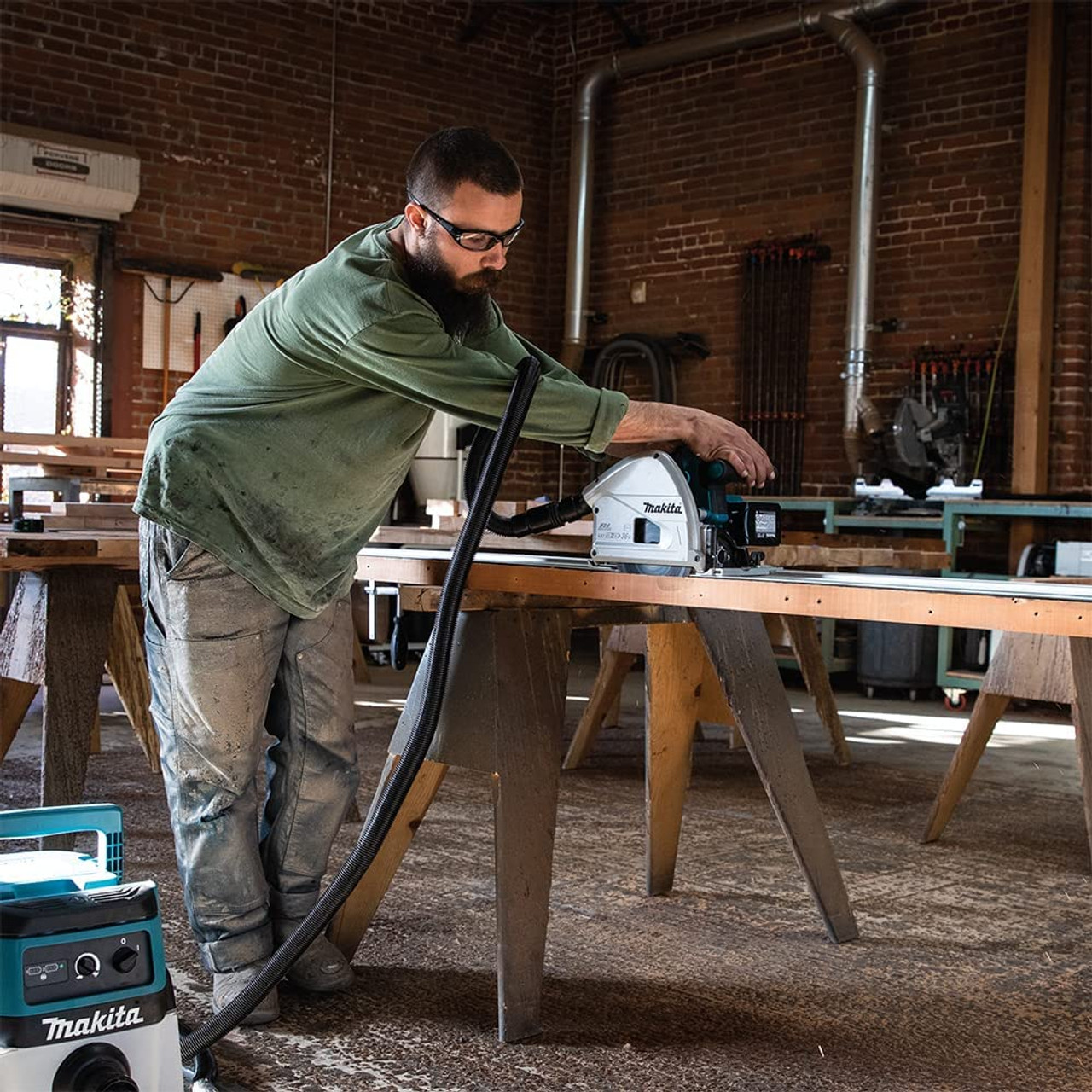 Makita DSP600ZJ 36V (18Vx2) LXT Cordless 6-1/2 inch Plunge Cut Circular Saw with Brushless Motor (Tool Only)