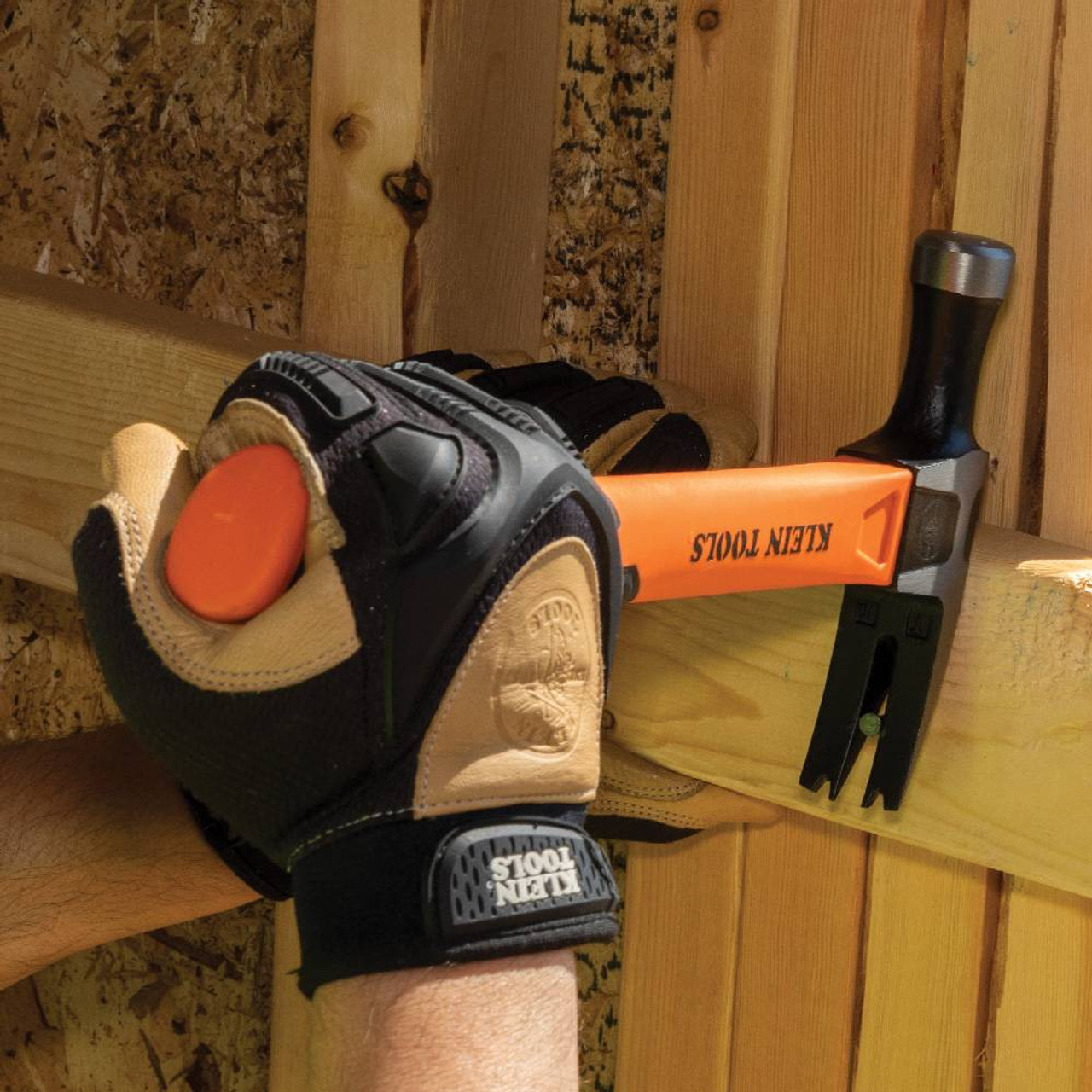 Klein Tools H80718 15 Inch 18oz Straight-Claw Electrician's Hammer showing in use pulling a nail out of a wood stud Klein Tools H80718 15 Inch 18oz Straight-Claw Electrician's Hammer showing in use pulling a nail out of a wood stud