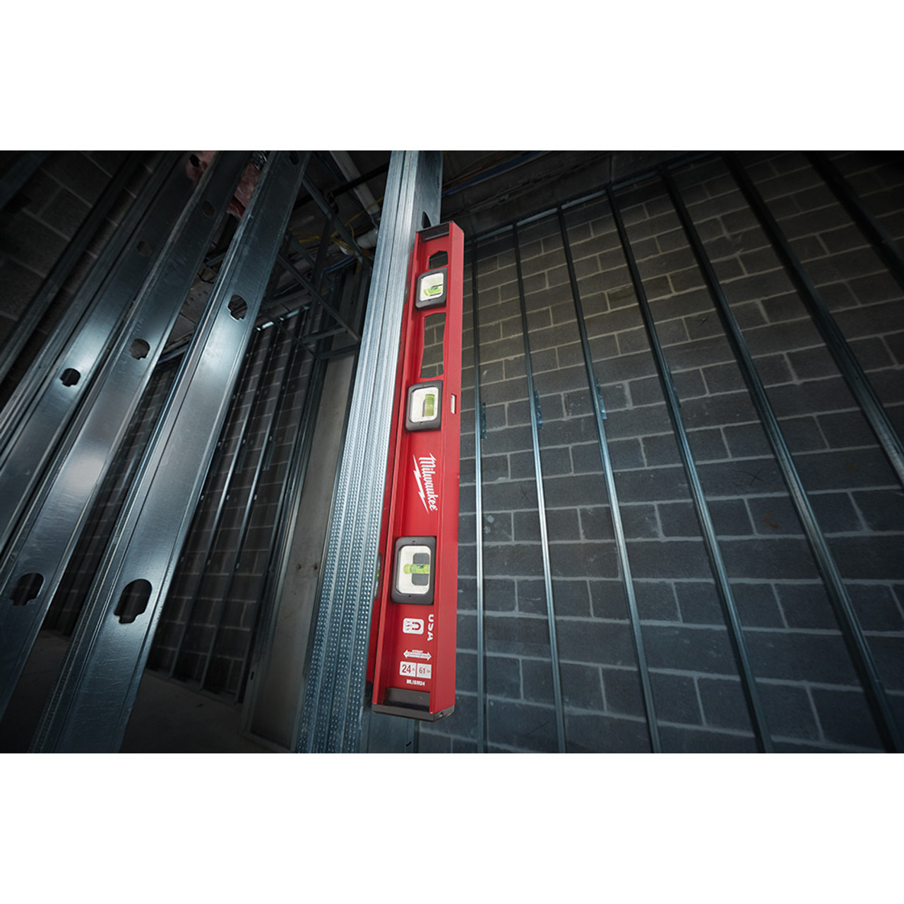 Milwaukee MLIBM48 48 inch Magnetic I-Beam Level Milwaukee MLIBM48 48 inch Magnetic I-Beam Level