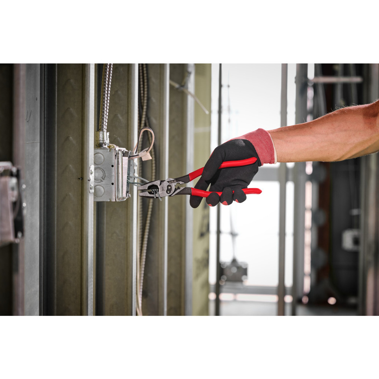 Milwaukee MT500C 9 inch Lineman's Dipped Grip Pliers with Crimper & Bolt Cutter