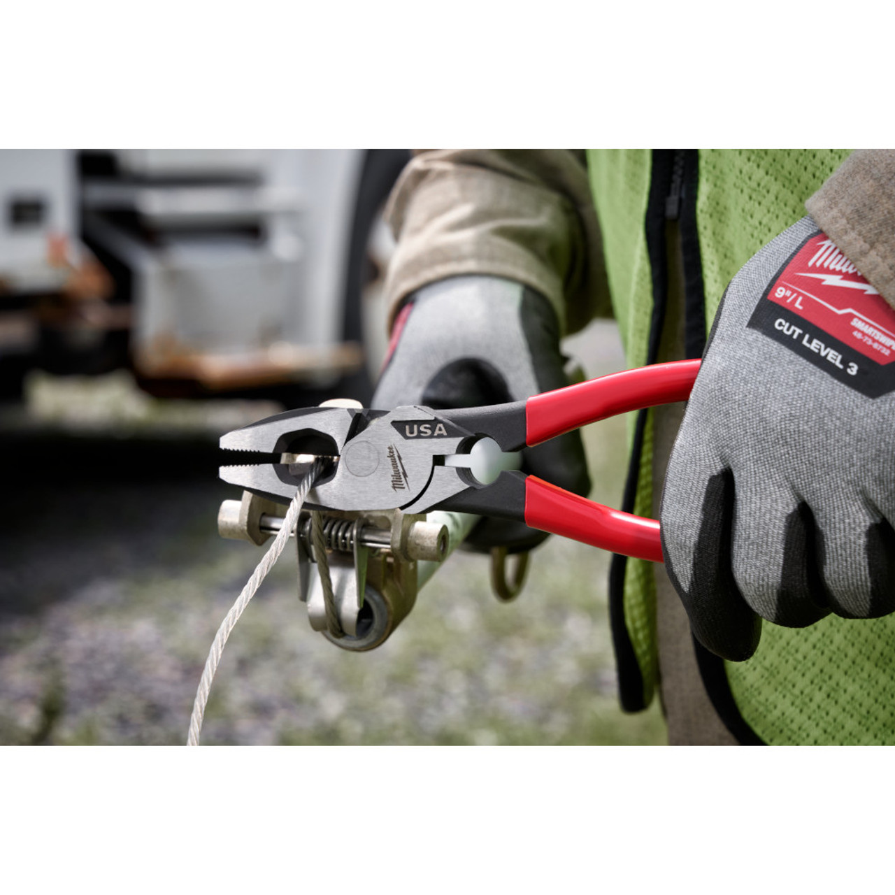 Milwaukee MT500T 9 inch Lineman's Dipped Grip Pliers with Thread Cleaner