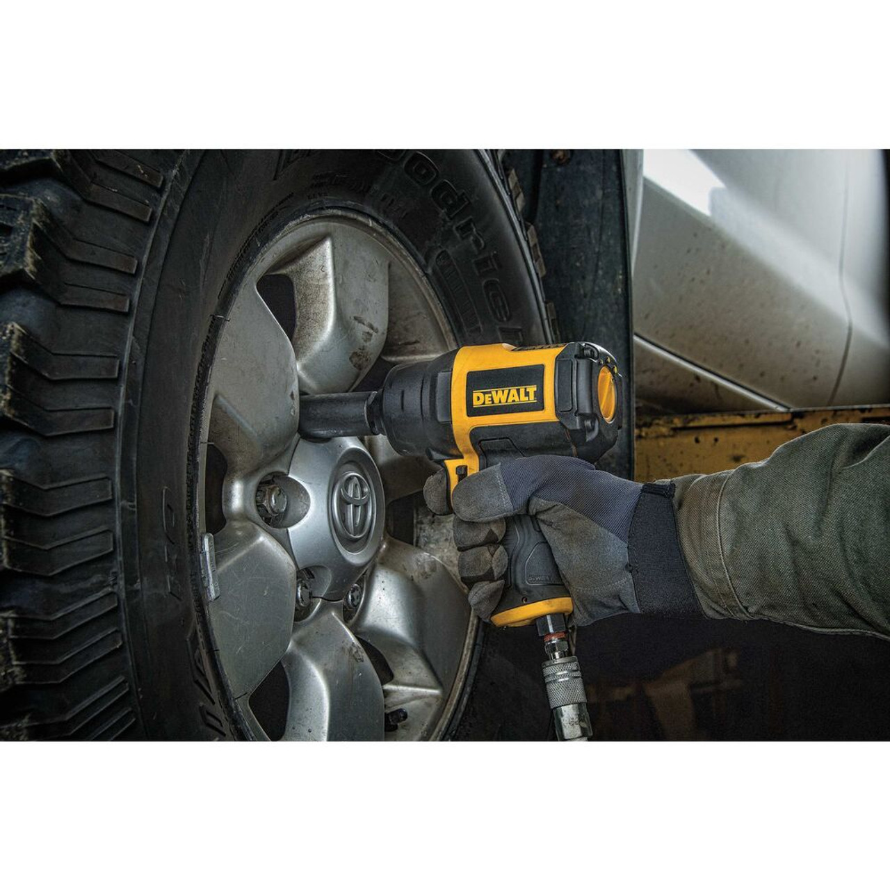 DeWalt DWMT70773L 1/2 Inch Drive Heavy-Duty Air Impact Wrench
