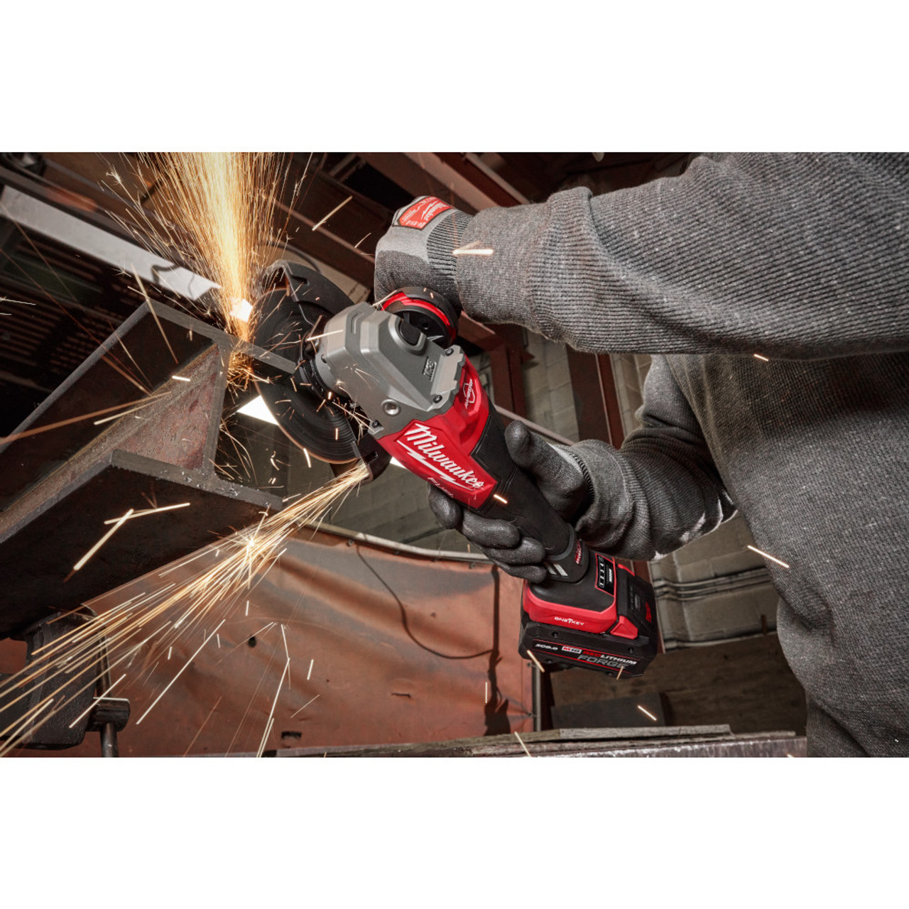 Milwaukee 3672-22 M18 FUEL Cordless 4-1/2 Inch / 6 Inch Variable-Speed Braking Angle Grinder with Paddle Switch and ONE-Key Kit