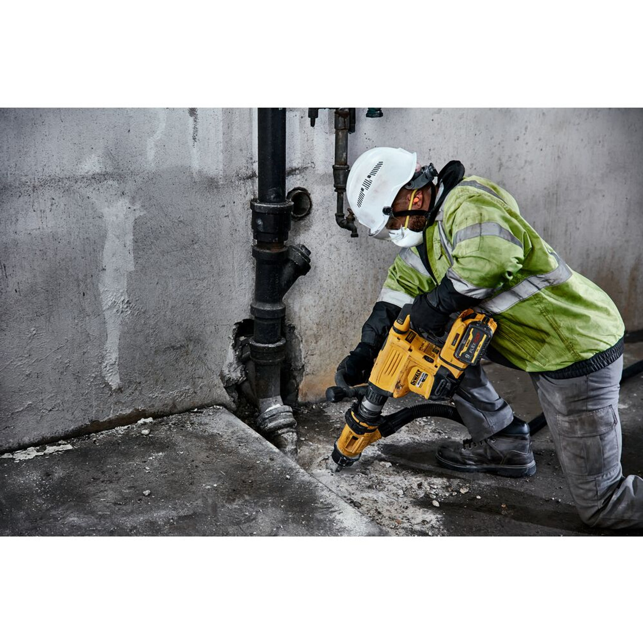 DeWalt DCH832X1 60V MAX FLEXVOLT Cordless Brushless 15Lbs. SDS Max Chipping Hammer Kit