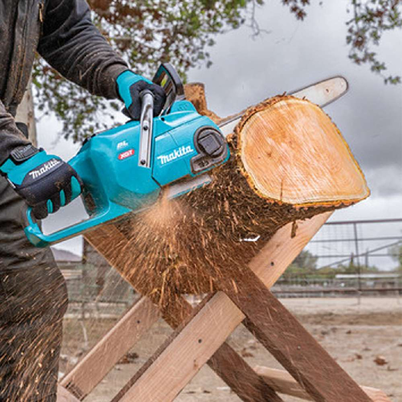 Makita UC016GT101 40V Max XGT 16 Inch Cordless Brushless Chainsaw Kit Makita UC016GT101 40V Max XGT 16 Inch Cordless Brushless Chainsaw Kit