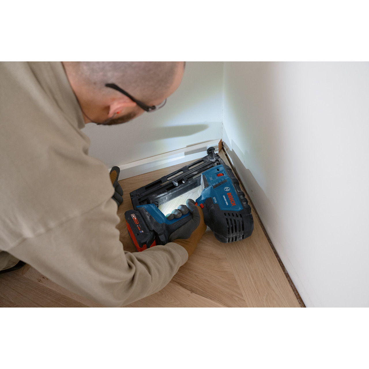 Bosch GNH18V-16MAN 18V Cordless Brushless 16-Gauge 2-1/2 Inch Angled Finish Nailer (Tool Only)
