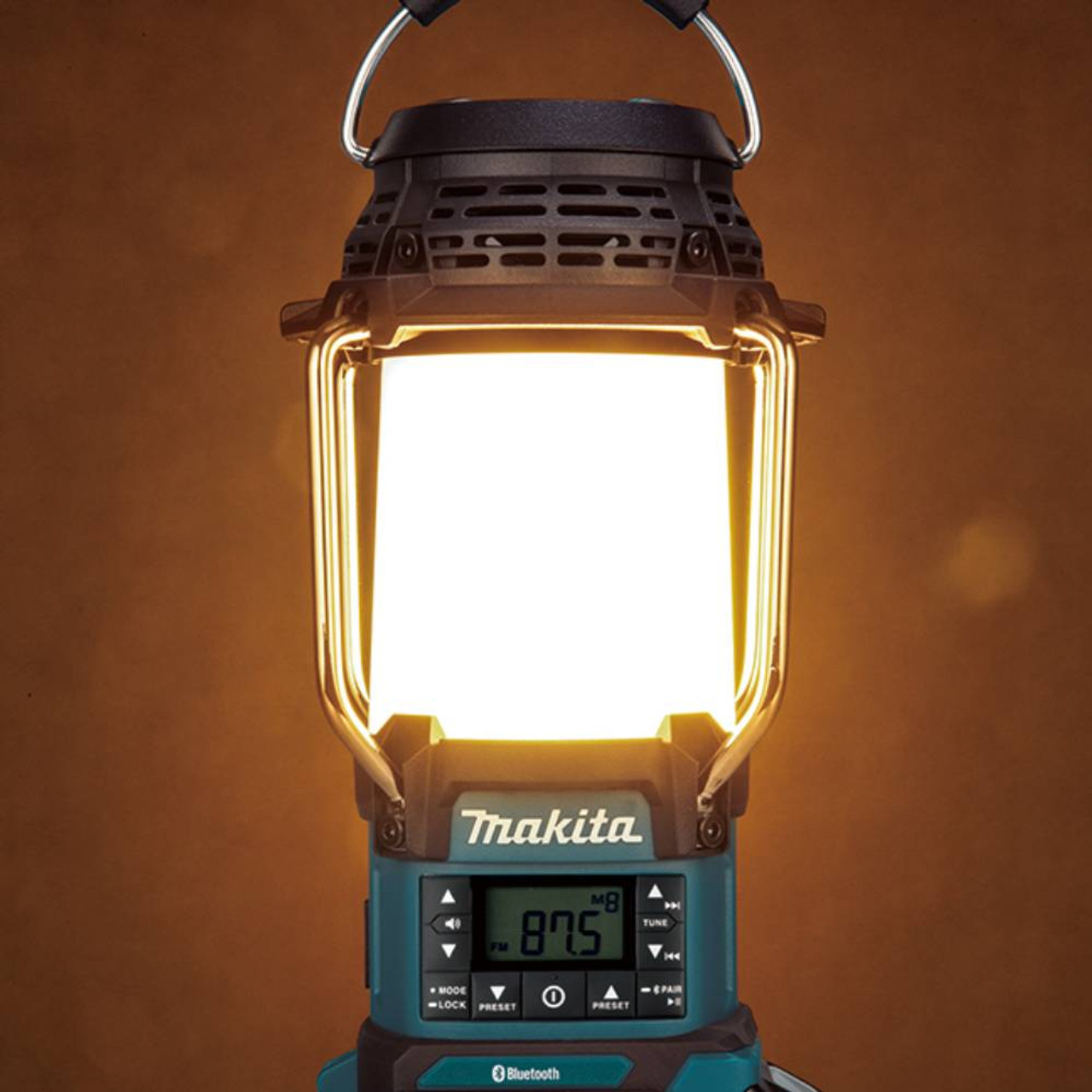 Makita MR010G 40V XGT Cordless Lantern Radio with Bluetooth & Flashlight (Tool Only) showing in use with the lantern on