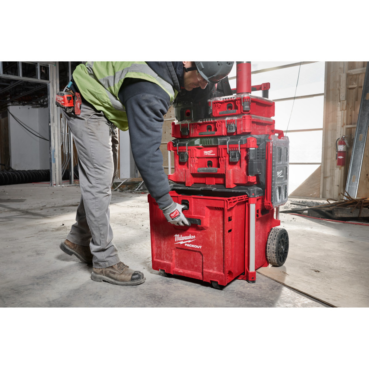 Milwaukee 48-22-8420 PACKOUT Rolling Drawer Tool Box on the jobsite Milwaukee 48-22-8420 PACKOUT Rolling Drawer Tool Box on the jobsite