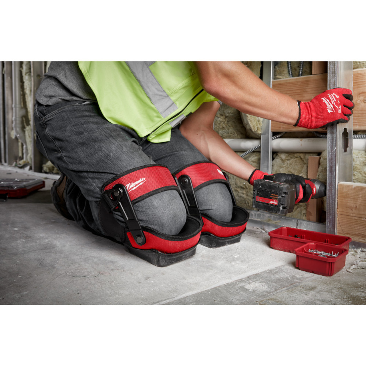 Milwaukee 48-73-6051 Stabilizer Performance Knee Pads with Thigh Straps kneeling on floor