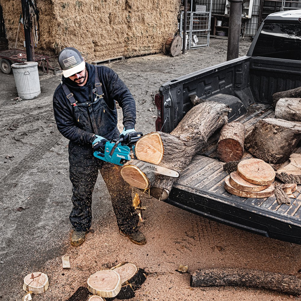 Makita UC013GZ01 40V Max XGT Cordless Brushless 18 inch Rear Handle Chainsaw (Tool Only)