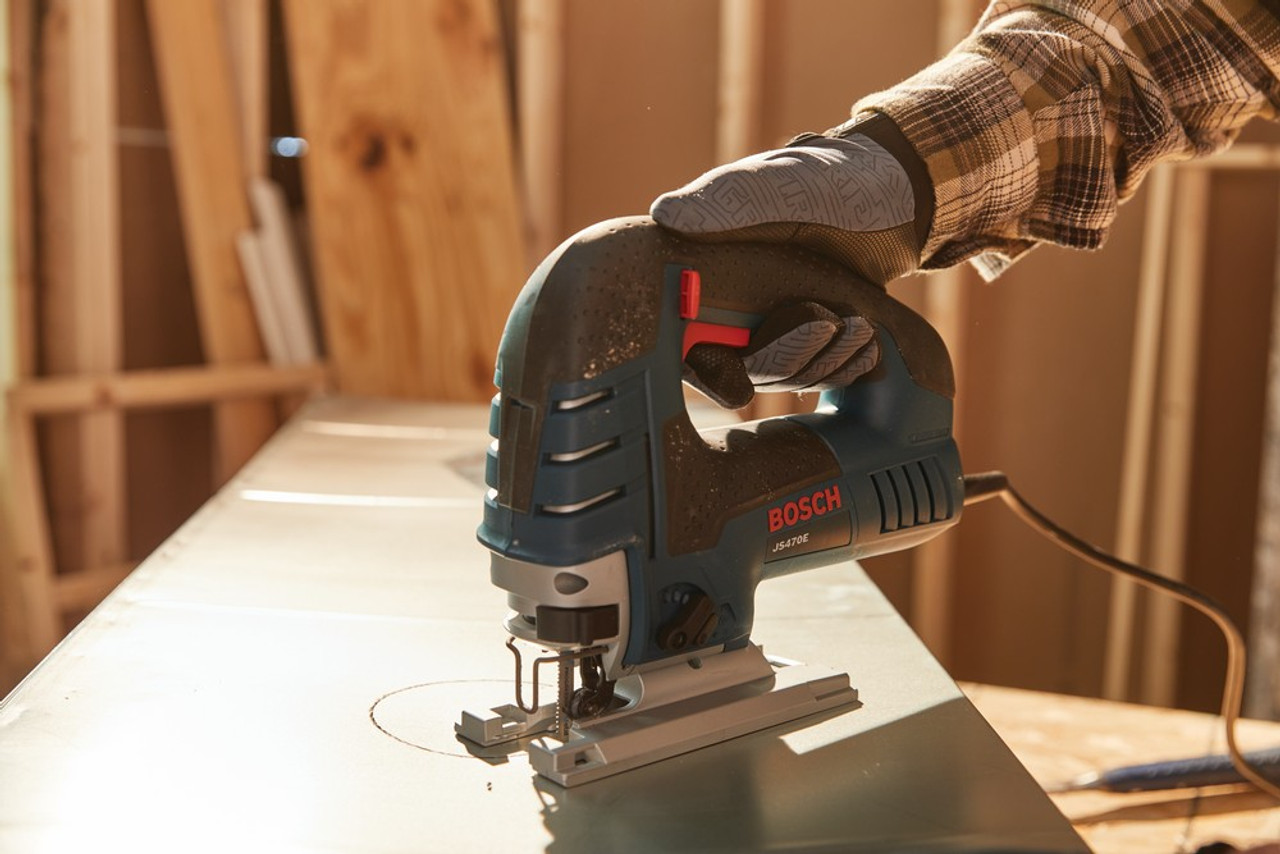 Bosch JS470E 7.0 Amp Variable-Speed Top-Handle Jig Saw cutting