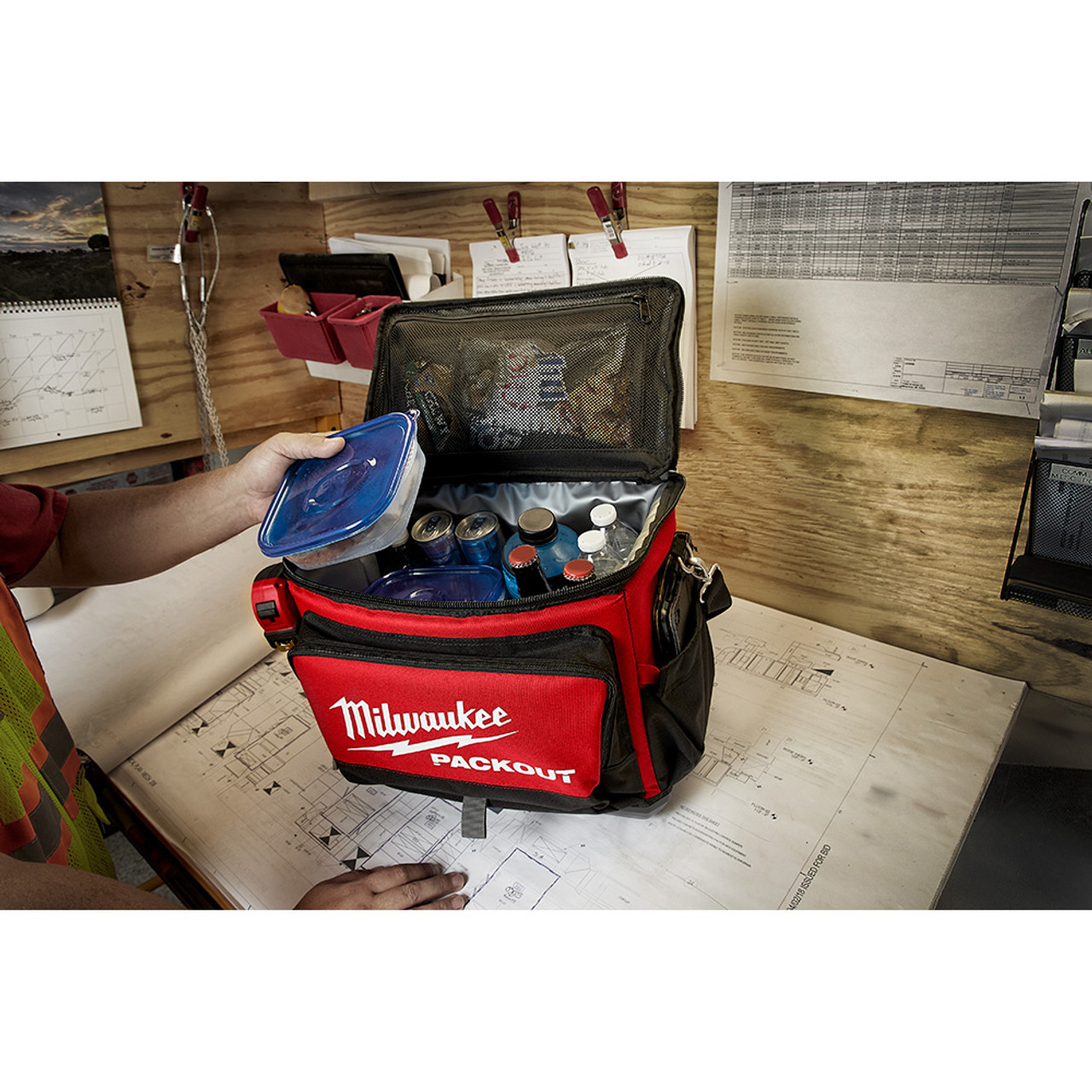 Milwaukee 48-22-8302 Soft-Sided Packout Cooler Milwaukee 48-22-8302 Soft-Sided Packout Cooler