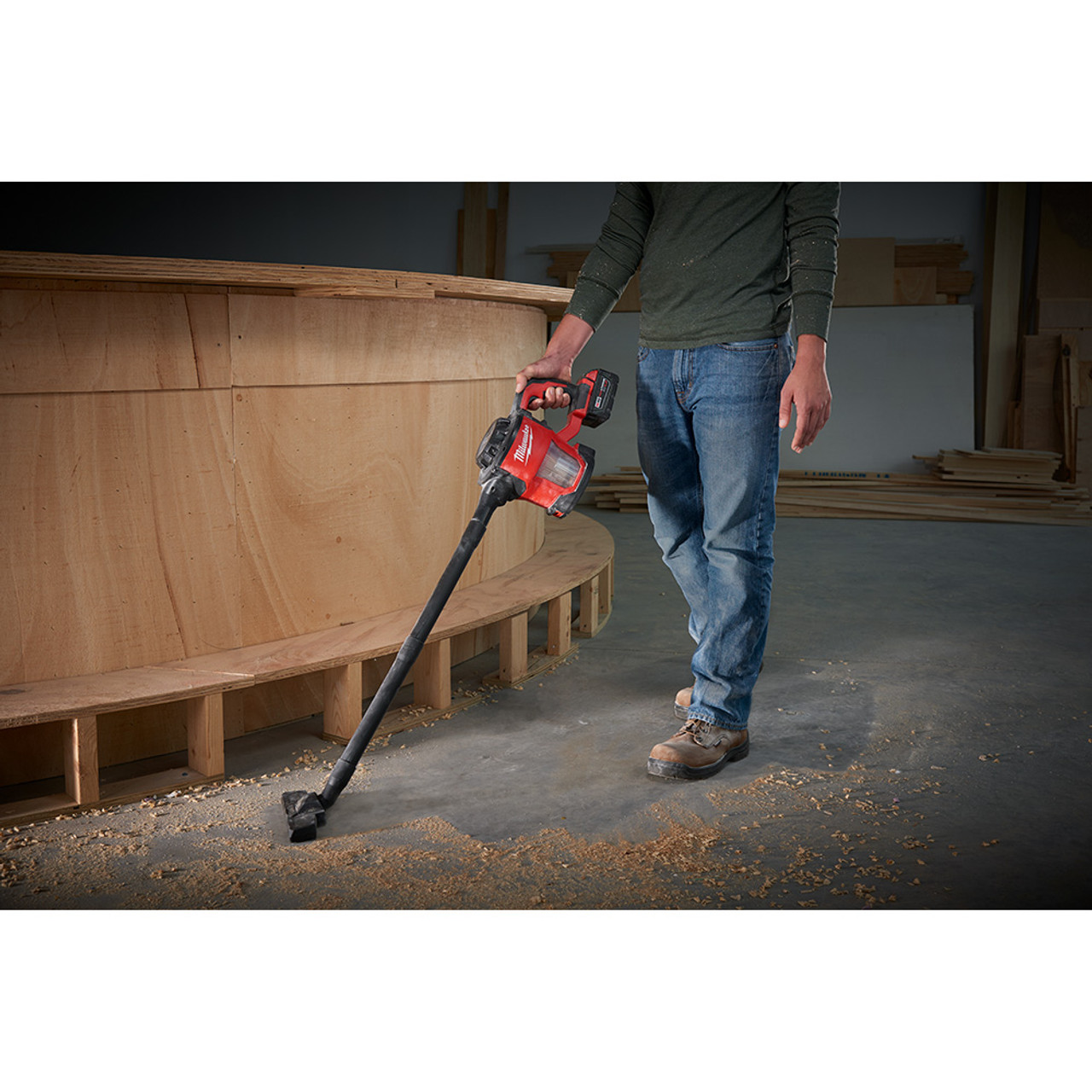 Milwaukee 0882-20 M18 Compact Vacuum (Tool Only) cleaning up jobsite debris