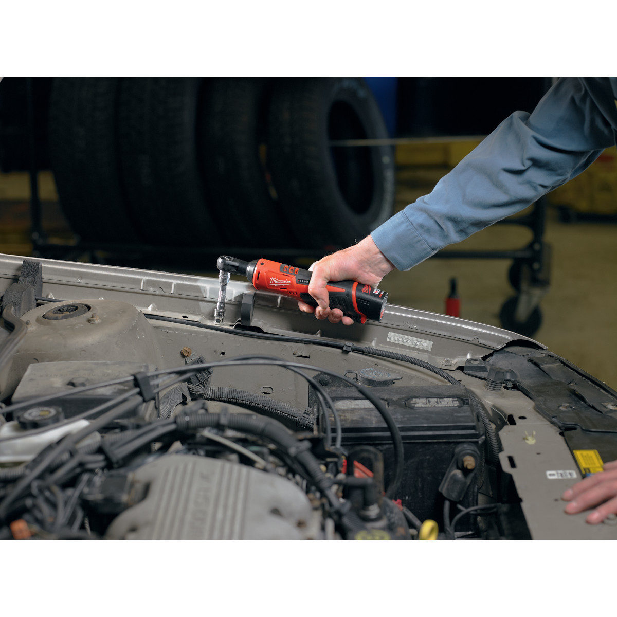 Milwaukee 2457-21 M12 Cordless 3/8 inch Ratchet Kit