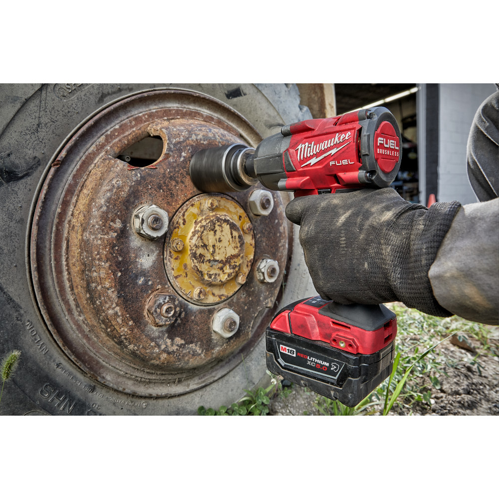 Milwaukee 2962-22R M18 FUEL Cordless Brushless 1/2" Mid-Torque Impact Wrench with Friction Ring Kit