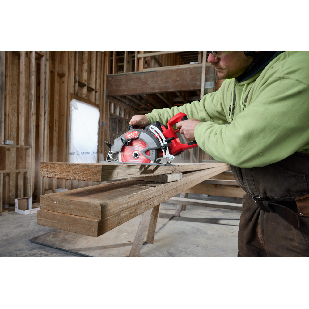 Milwaukee 2930-21HD M18 FUEL Cordless Brushless 7-1/4 inch Rear Handle Circular Saw Kit