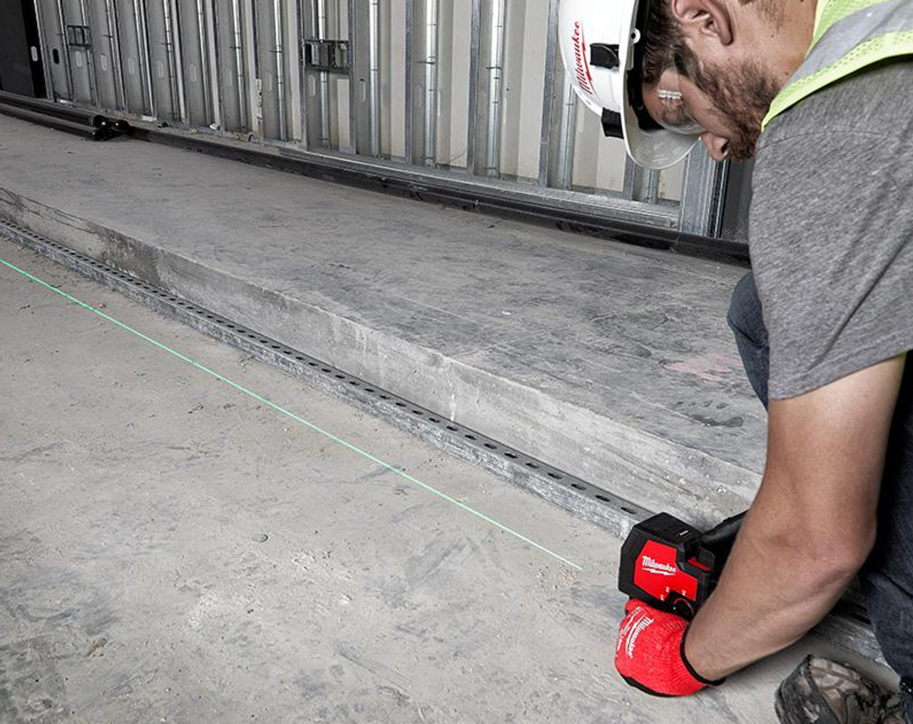 Milwaukee 3521-21 Green Cross-Line Laser Level Kit with USB Rechargeable Battery leveling concrete surface Milwaukee 3521-21 Green Cross-Line Laser Level Kit with USB Rechargeable Battery leveling concrete surface