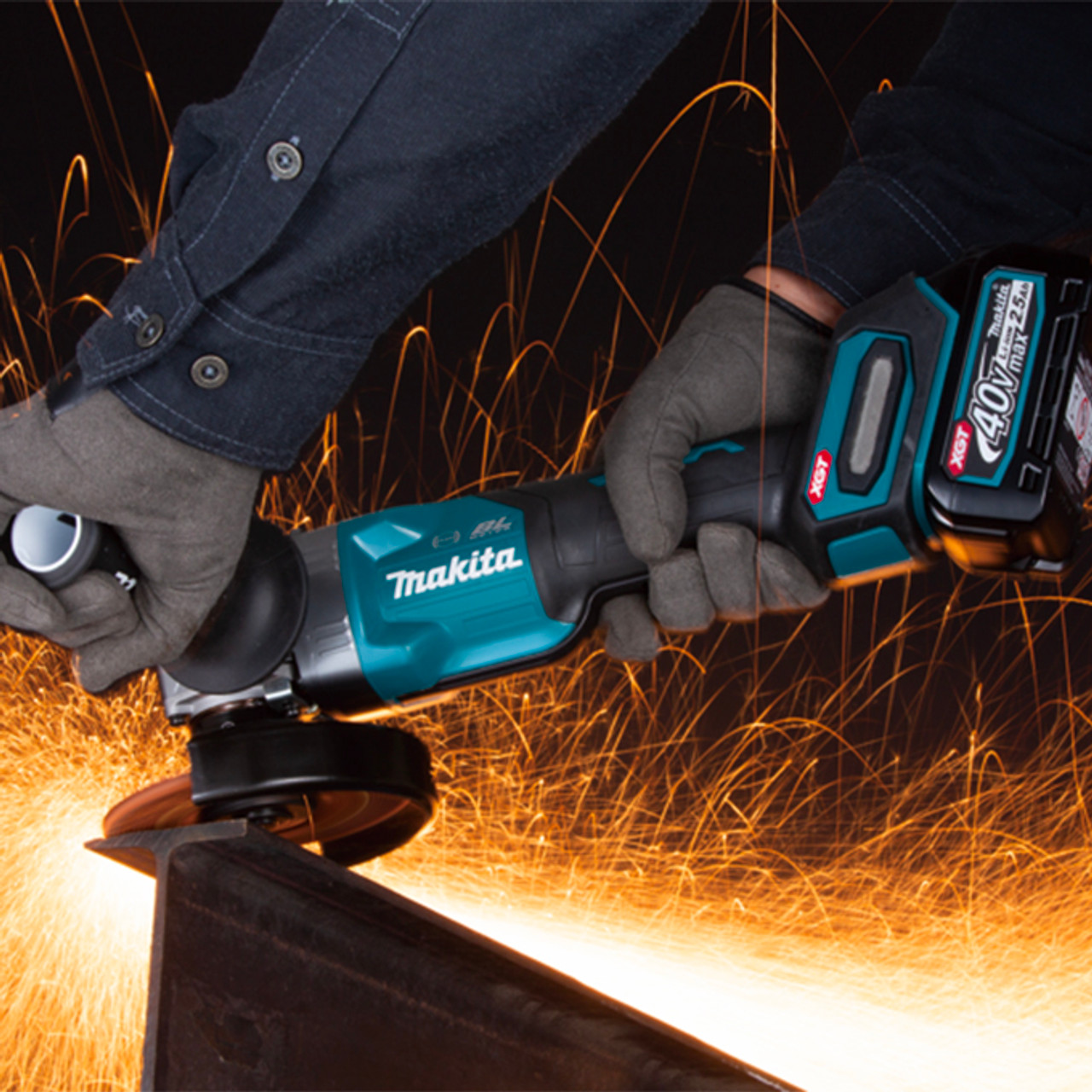 Makita GA013GZ 40V XGT Brushless 5  inch Angle Grinder - Paddle Switch grinding metal (battery sold separately) Makita GA013GZ 40V XGT Brushless 5  inch Angle Grinder - Paddle Switch grinding metal (battery sold separately)
