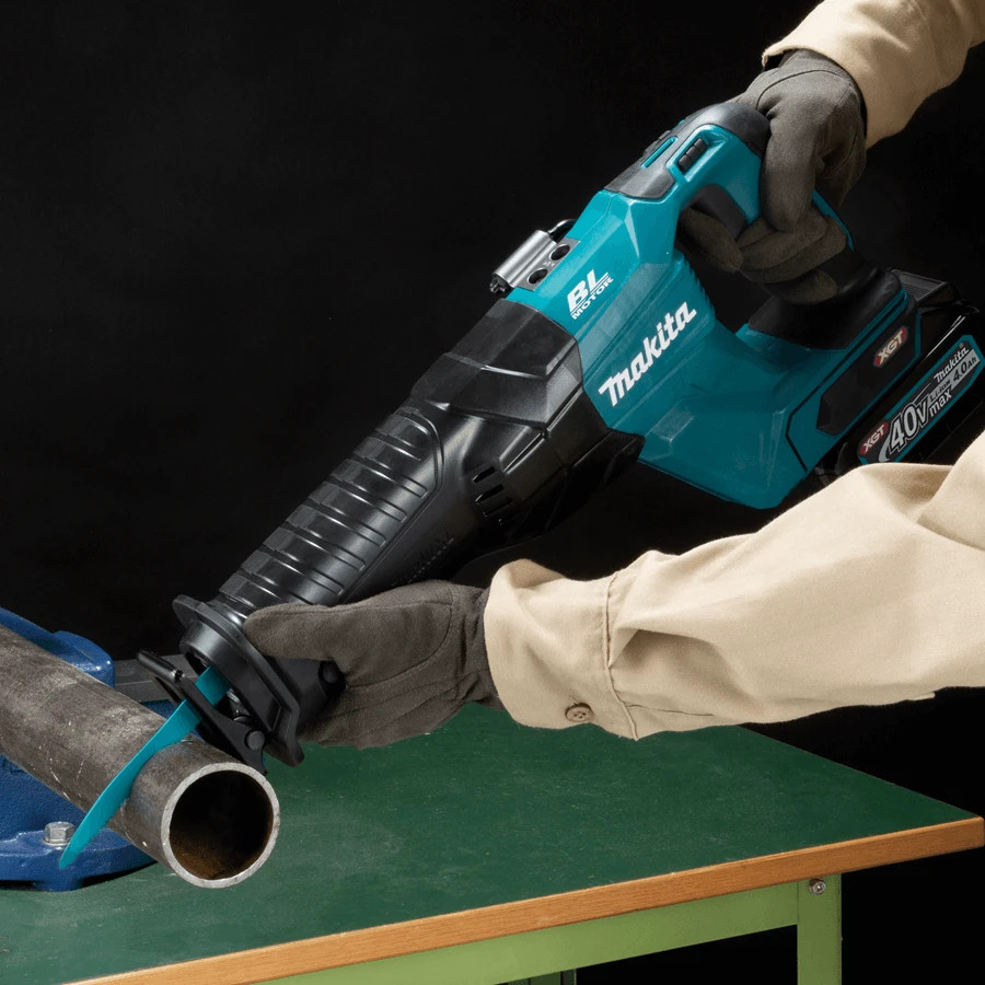 Makita JR001GZ  40V XGT Brushless Reciprocating Saw cutting metal pipe (battery sold separately)
