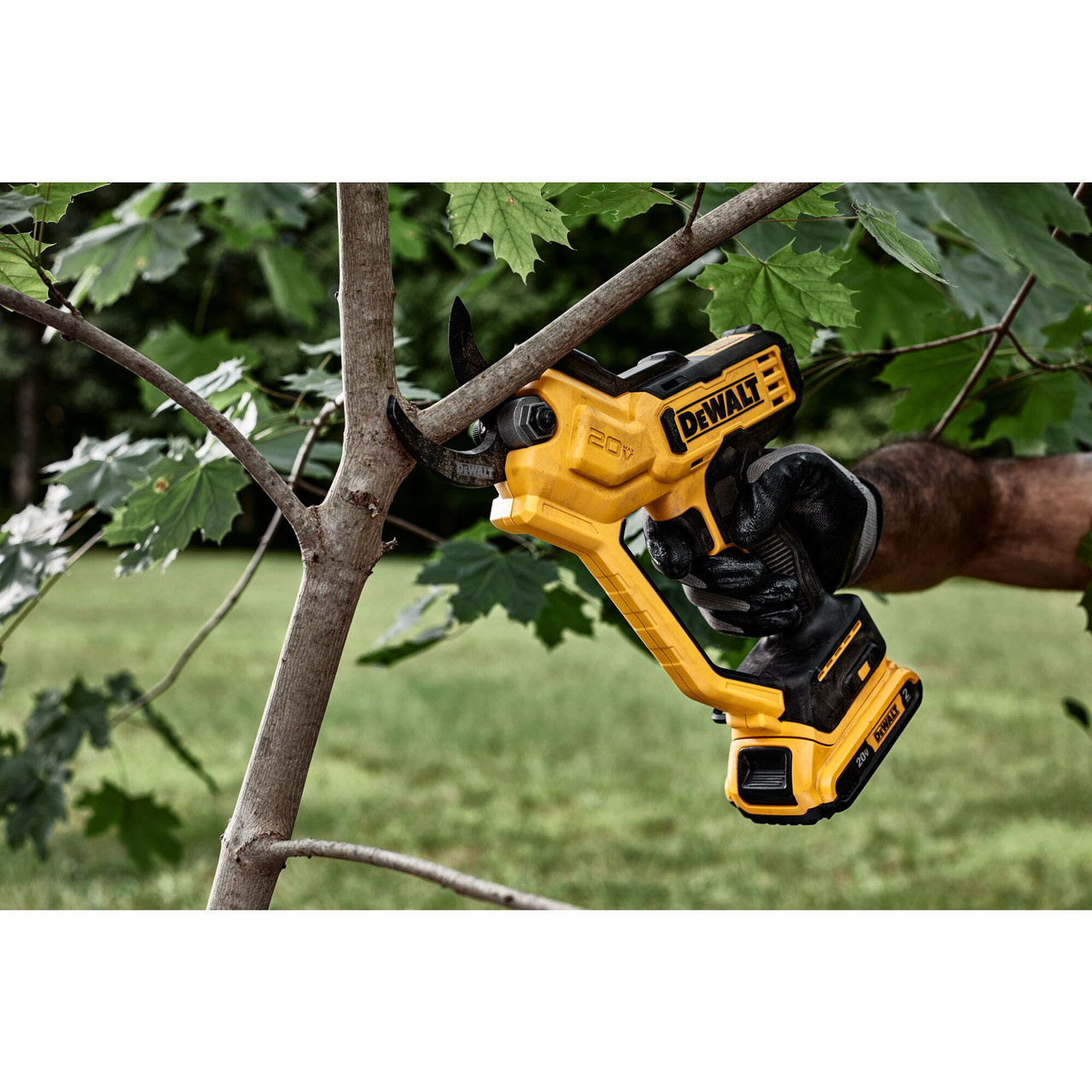 DeWalt DCPR320B 20V MAX 1-1/2 inch Cordless Pruner (Tool Only) DeWalt DCPR320B 20V MAX 1-1/2 inch Cordless Pruner (Tool Only)