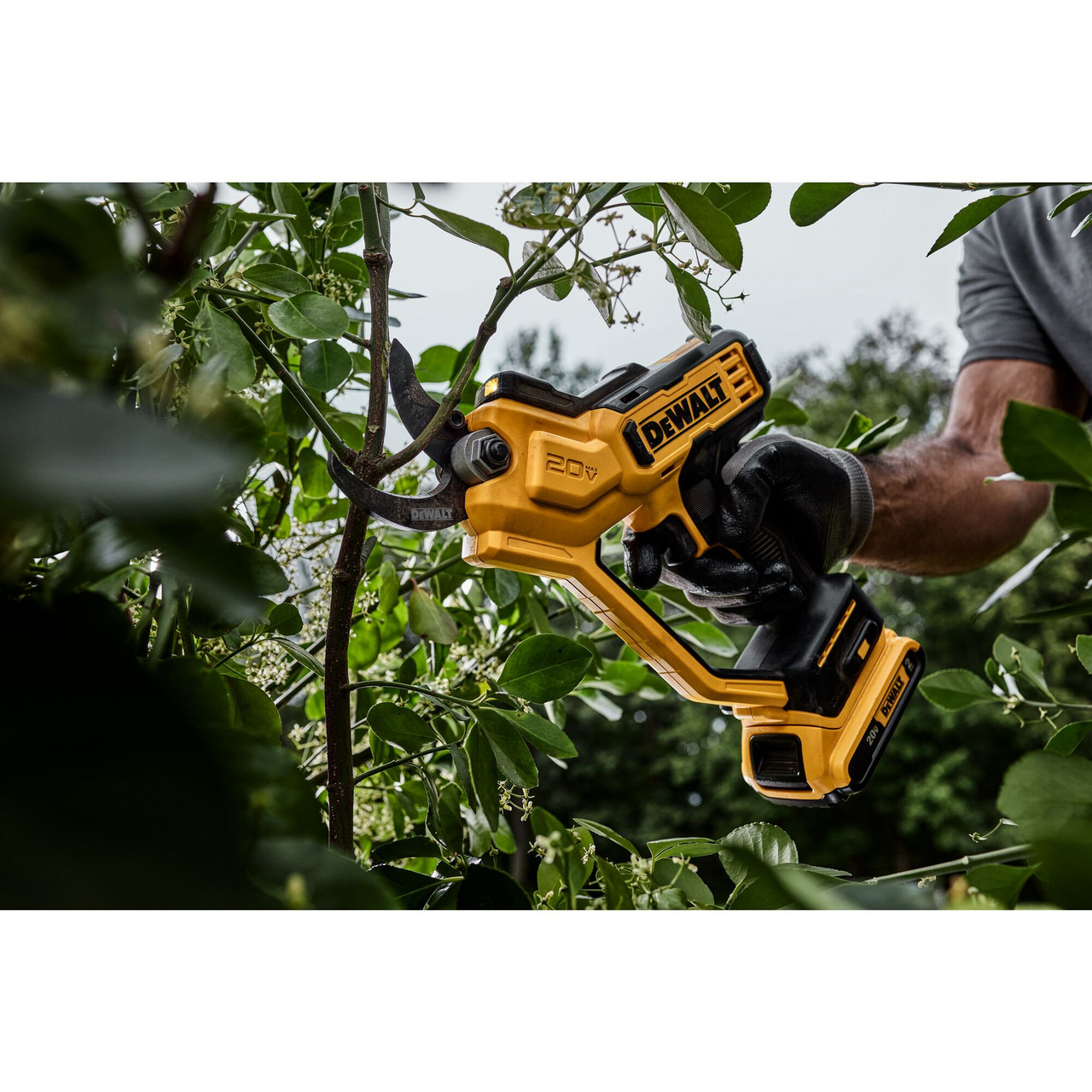 DeWalt DCPR320B 20V MAX 1-1/2 inch Cordless Pruner (Tool Only) DeWalt DCPR320B 20V MAX 1-1/2 inch Cordless Pruner (Tool Only)