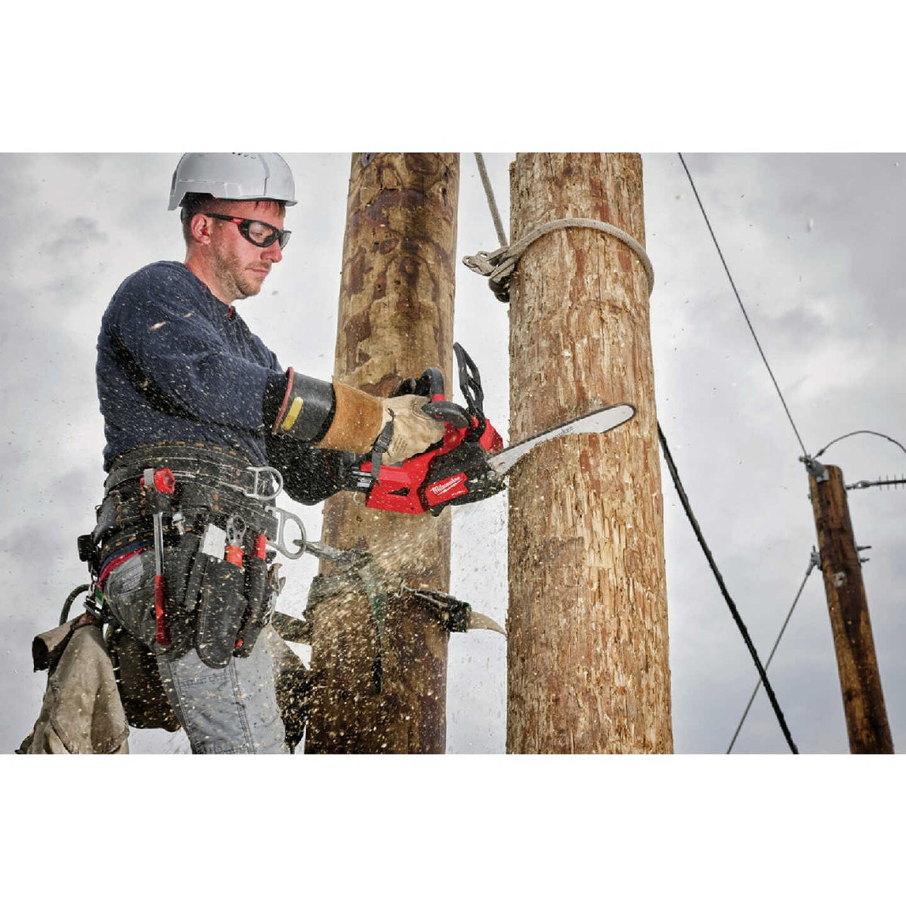 Milwaukee 2826-21T M18 FUEL Cordless Brushless 14-inch Top Handle Chainsaw Kit