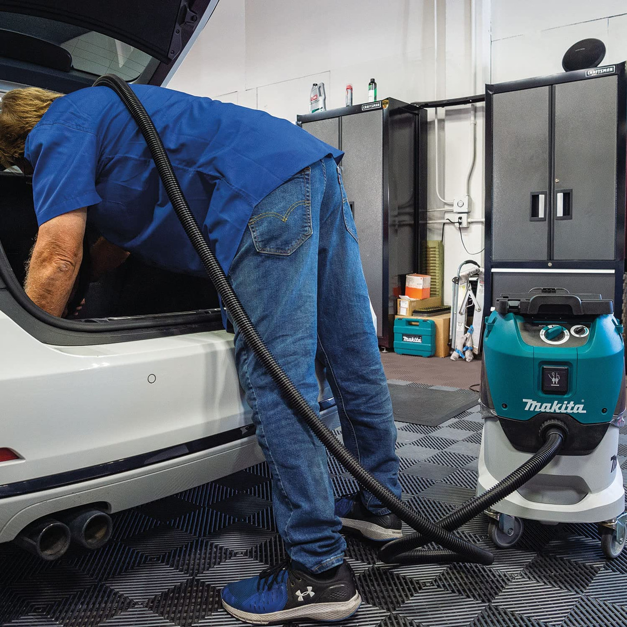 Makita MKVC4210L 12 Amp 11 Gallon Wet/Dry HEPA Filter Dust Extractor/Vacuum Makita MKVC4210L 12 Amp 11 Gallon Wet/Dry HEPA Filter Dust Extractor/Vacuum