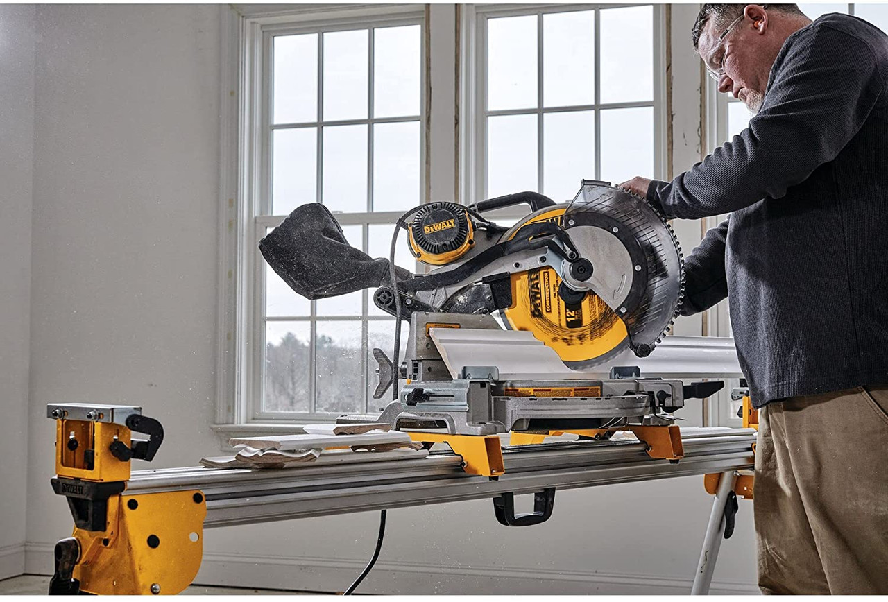 DeWalt DWS716 15 Amp 12 inch Double-Bevel Compound Miter Saw