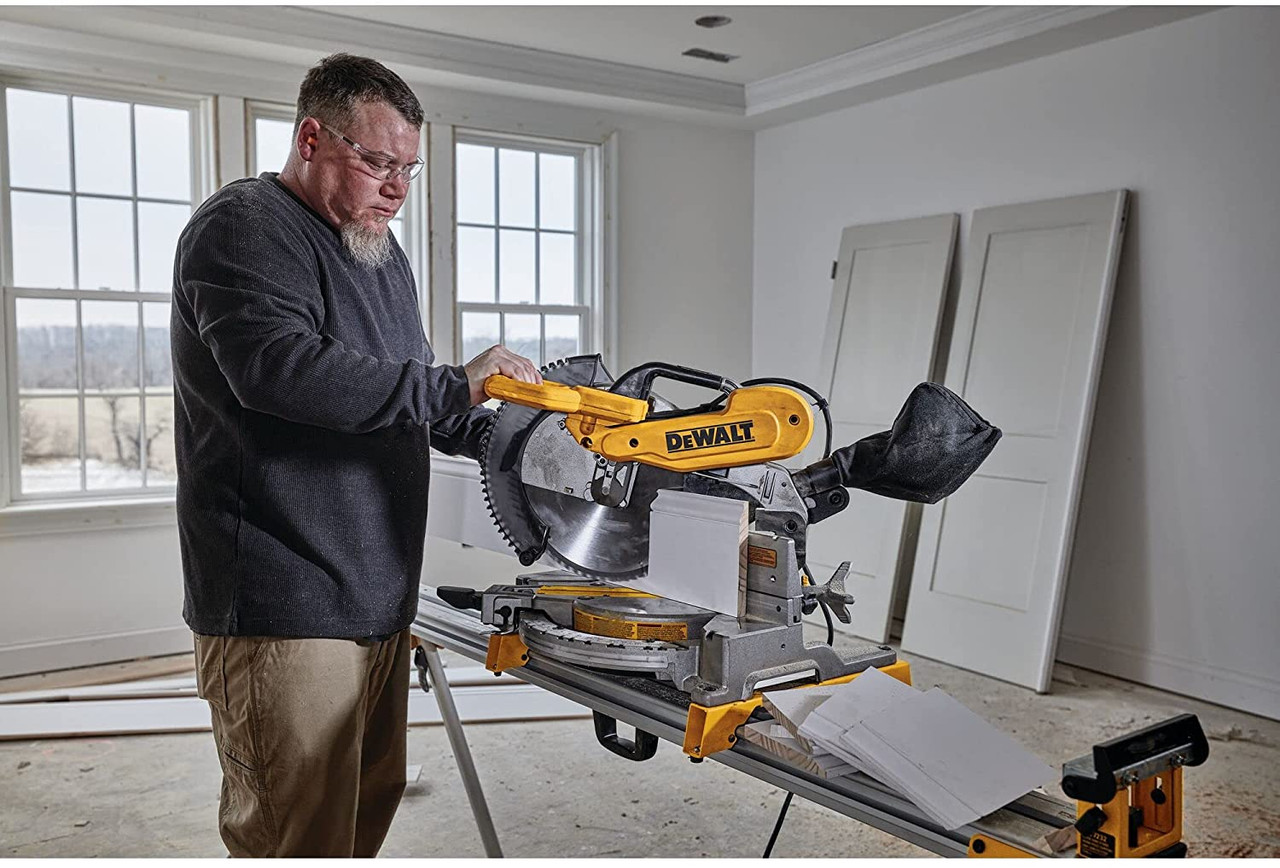 DeWalt DWS716 15 Amp 12 inch Double-Bevel Compound Miter Saw