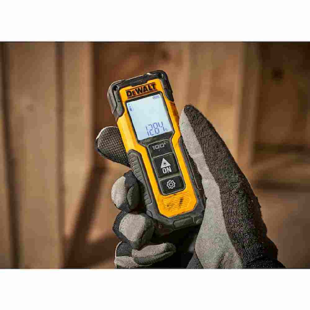 Dewalt DWHT77100-CN 100 foot Laser Distance Measurer finished measuring reading screen Dewalt DWHT77100-CN 100 foot Laser Distance Measurer finished measuring reading screen