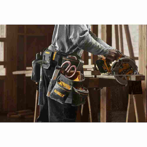 DeWalt DWST540601 Professional 26-Pocket Tool Rig showing with tools loaded in pouch mounted to a contractor foots belt (Tools sold separately)