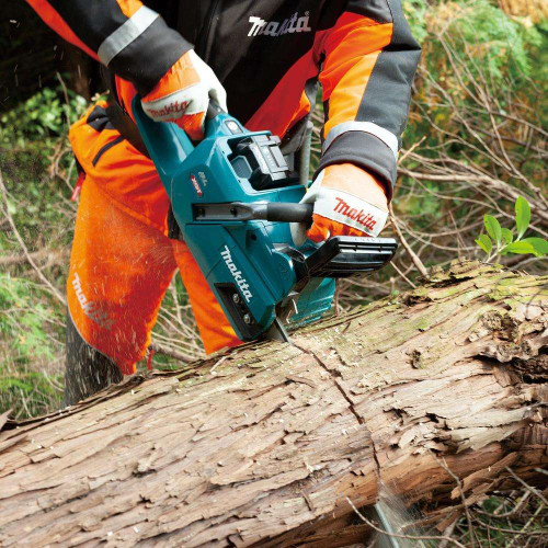 Makita UC016GT101 40V Max XGT 16 Inch Cordless Brushless Chainsaw Kit