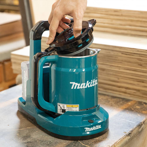 Makita KT001GZ 40V XGT Kettle (Tool Only) showing in use opening lid to fill with water