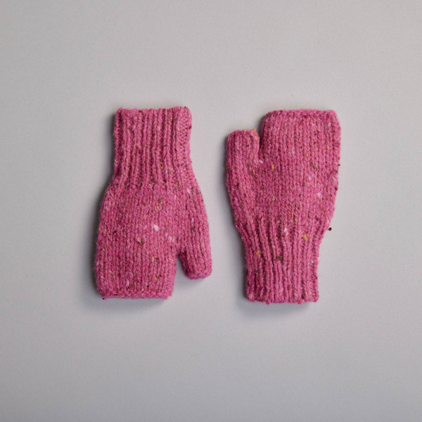 Women's Traditional Donegal Tweed Fingerless Gloves - Pink