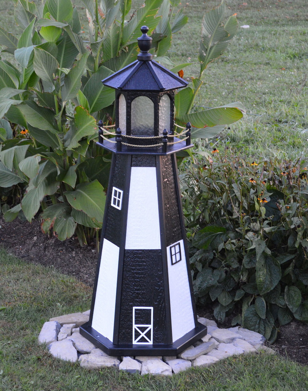 amish-garden-lighthouse-