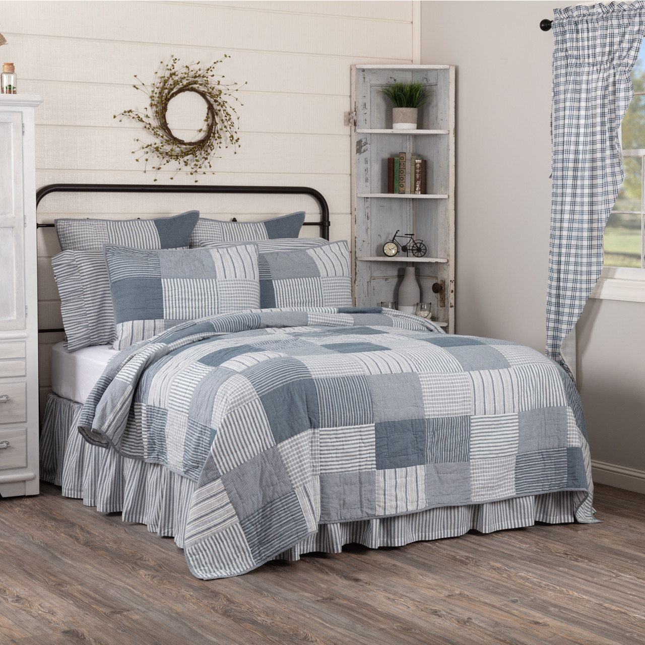 VHC Brands - Sawyer Mill Blue Queen Quilt 90Wx90L