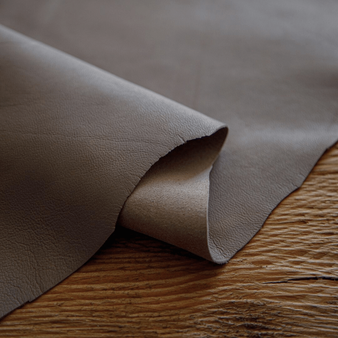 Veg-tanned matte cowhide – natural finish leather for belts, shoes, and small goods
