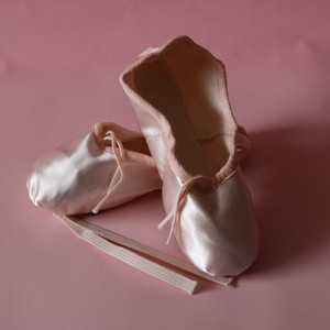 Tendu Pointe Shoe Darning Thread in Ballet Pink Model DT